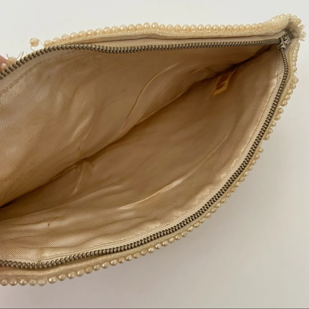 Vintage 50’s La Regale cream colored sequin beaded clutch wristlet antique